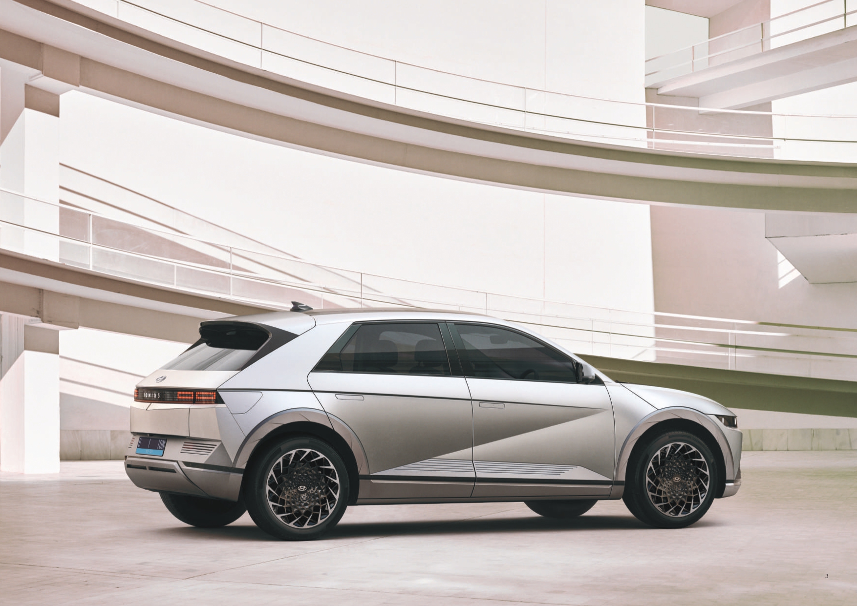 BROCHURE_IONIQ-5_BLUELINK_ID_page-0003